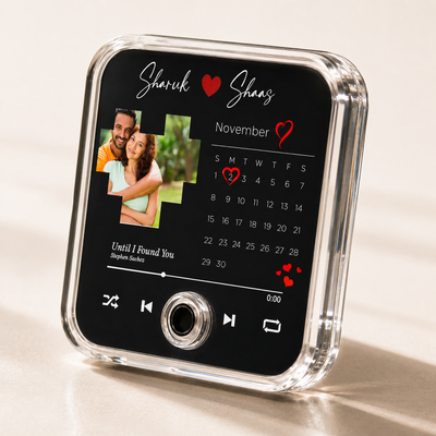 4 x 4 inch music magnet held in hand showing size and Type-C charging port
